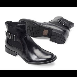 Born Stewart black leather short boots